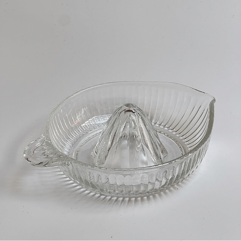 Vintage Heavy Clear Ribbed Glass Juicer‎ With Tab Handle